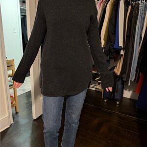 Vince cashmere / wool blend soft drapey Large dark grey turtleneck